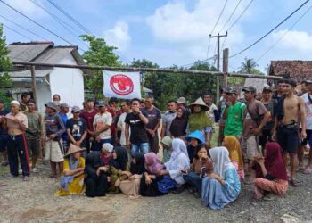 Desa Rancapinang Memanas, Dandim 0601/ Pandeglang Minta Dibuka Warga Pertahankan Portal