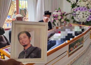 Duka Mendalam Selimuti Keluarga Saat Jenazah Tiba di Rumah Duka