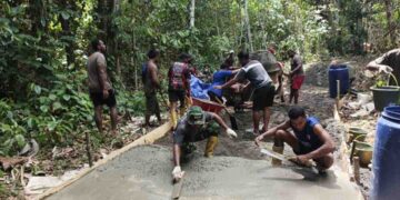 TMMD Ke-128 Kodim 1801Manokwari Cor Jalan 600 Meter di Kampung Tanah Rubuh, Percepat Akses dan Ekonomi Warga